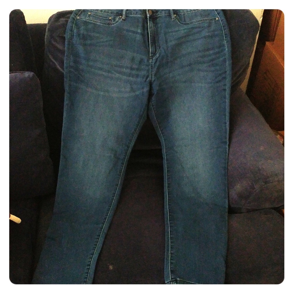 Faded glory distressed capri. Never worn.